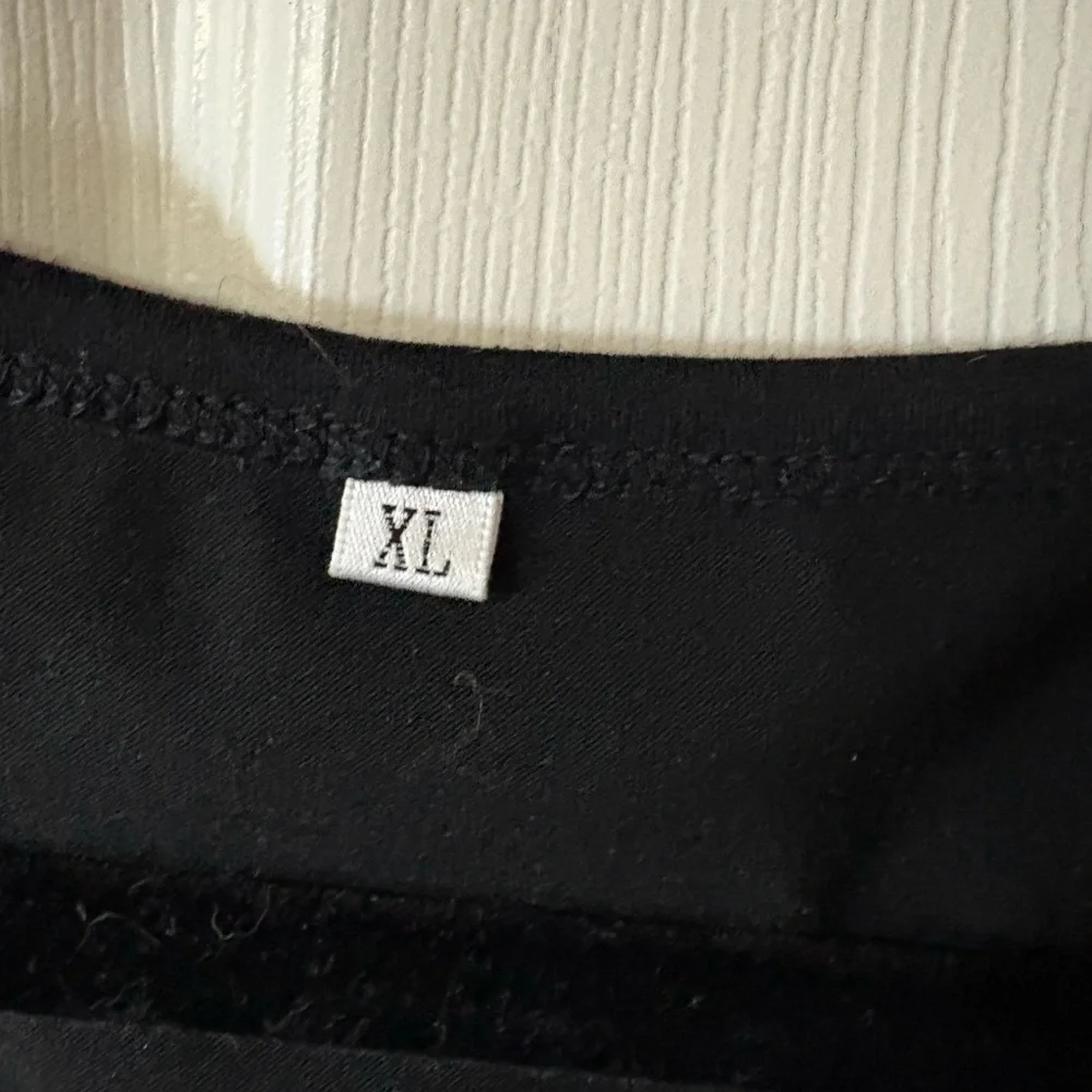 Amazon Essentials Black Sleeveless Tank - Picture 2 of 2